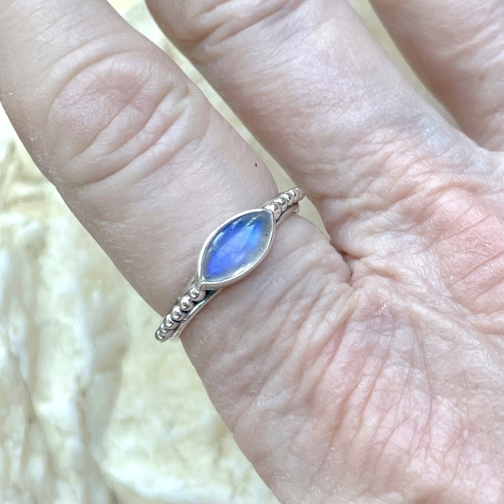 Blue sheen moonstone dainty 925 sterling silver ring 8.5 NWT